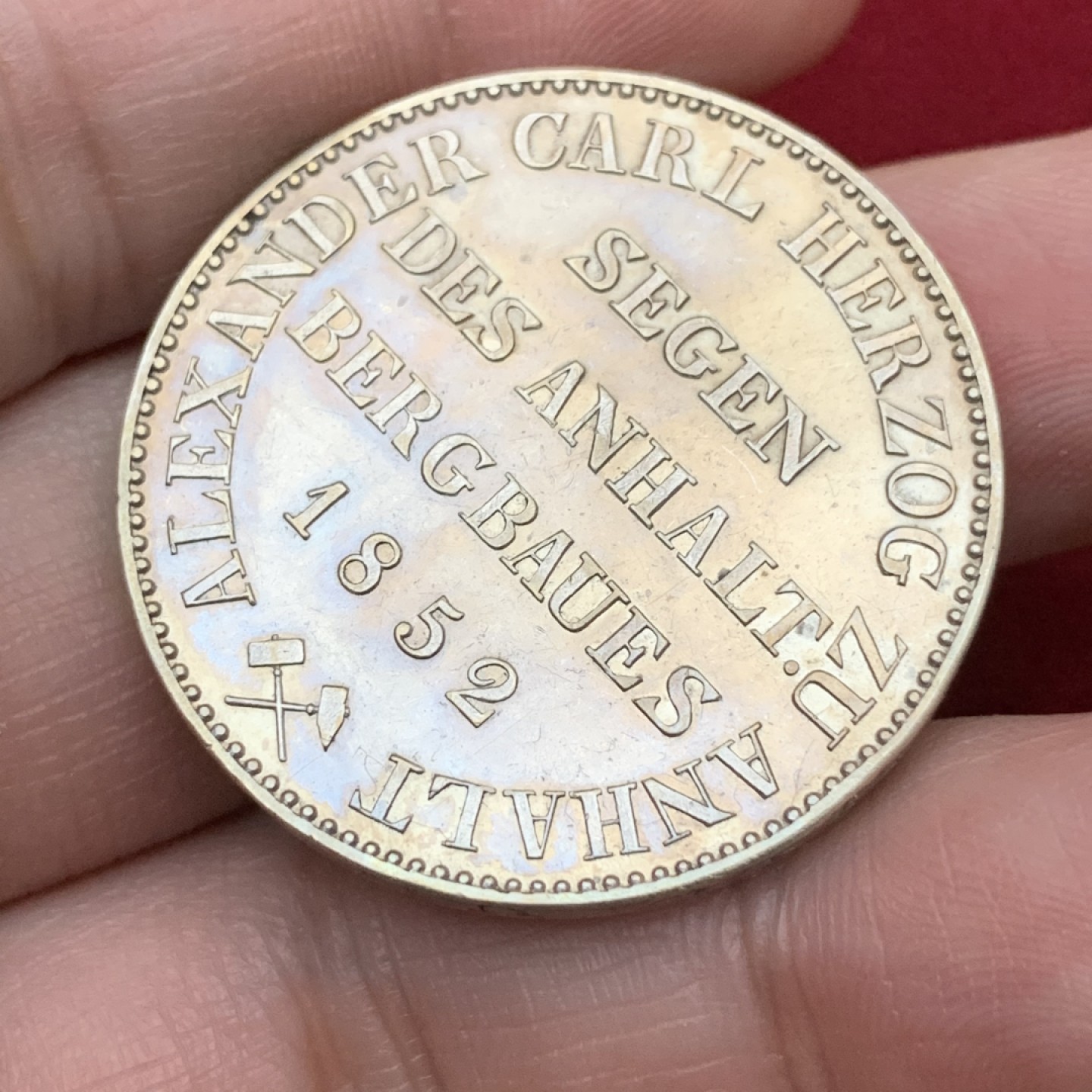 《竞宝斋》第113场-周日，周一 ，2场连拍（全场包邮） 德国 1852年 小熊爬墙1泰勒大银币（比较好的年份，铸造量仅1万枚） 热门品种，整体细节很棒