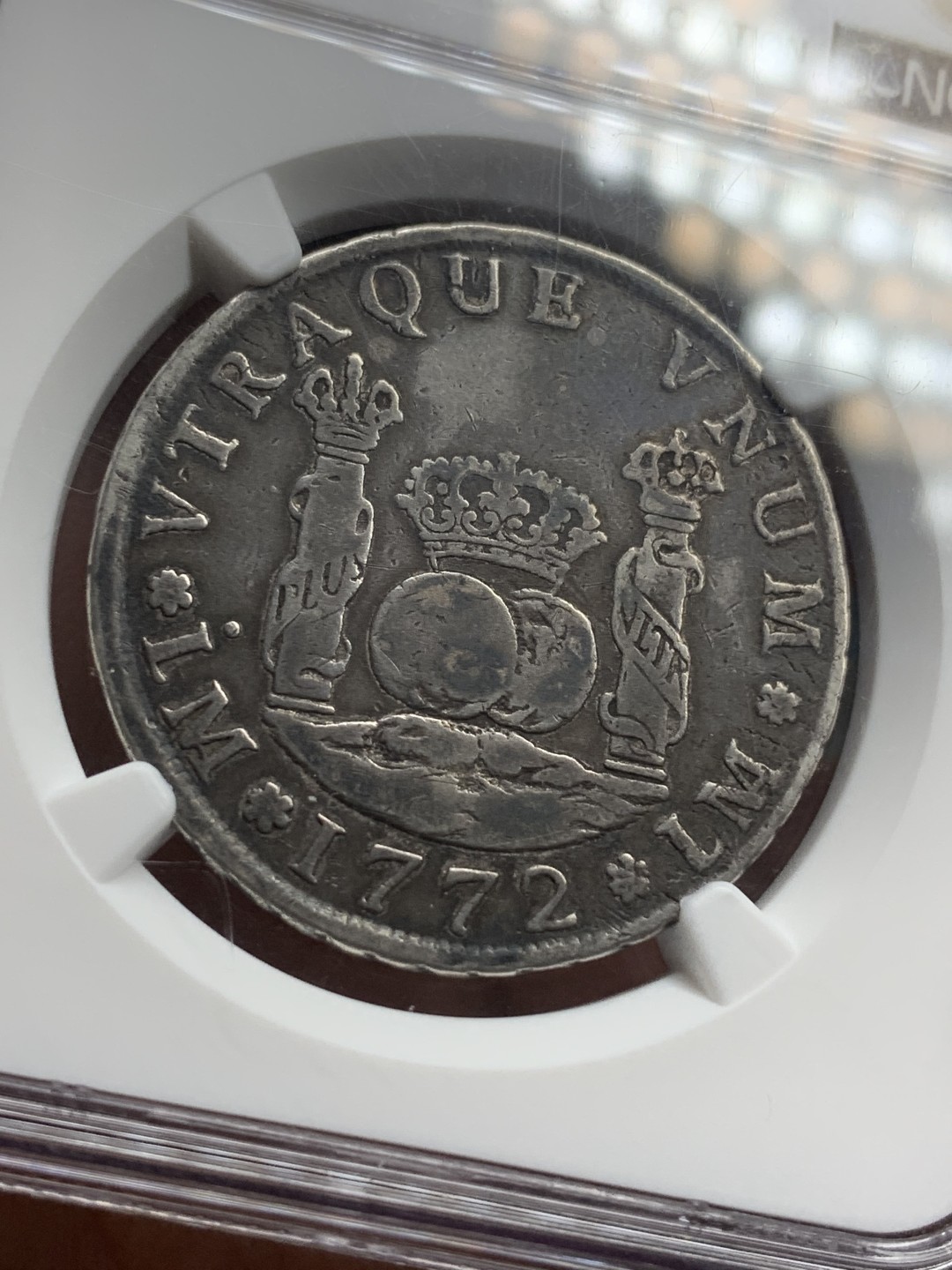 《竞宝斋》第113场-周日，周一 ，2场连拍（全场包邮） 季军分 NGC VF25 秘鲁 1772年 双柱 4R地球银币 真正的末年地球 原味包浆 正反打制的都不错 书价 上去只有1枚EF45，1枚AU50,这枚来自HA 费用总的1080美元到手，可与不可求的品种