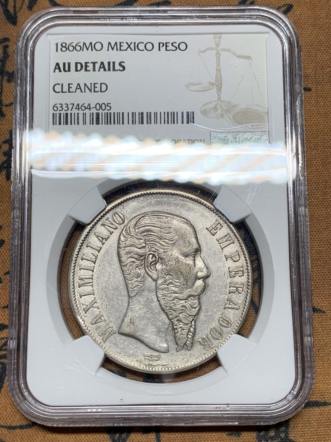 《竞宝斋》第113场-周日，周一 ，2场连拍（全场包邮） NGC AU 墨西哥 1866年 末代马克西米利安一世 1比索大银币 只有在位2年 非常难得AU 只有34岁的年纪雕刻出了64岁的神态