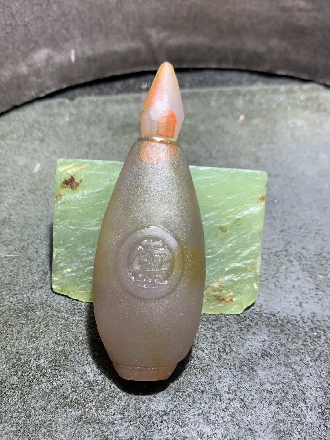 精美亚光法库玛瑙雕刻鼻烟壶型九尾灵狐把件(摆件)一个，