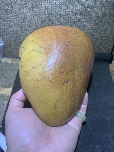 精美天然地表金丝玉红黄双色籽料原石一块， - 精美天然地表金丝玉红黄双色籽料原石一块，
