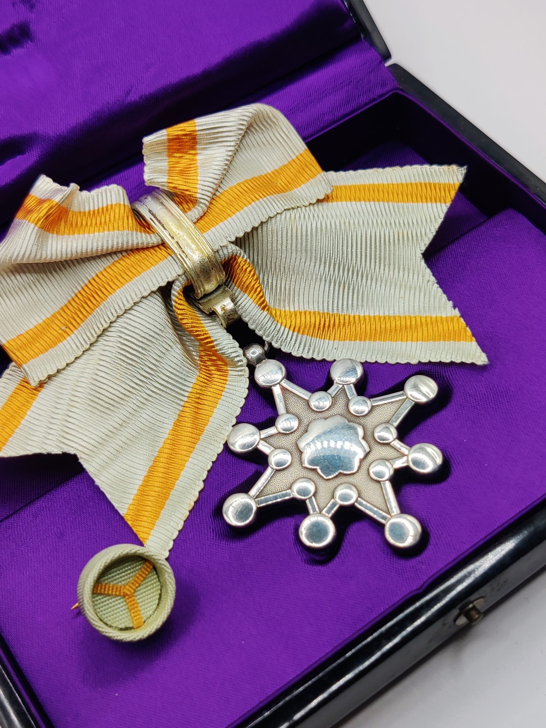 全场0元起拍 第12期 咸鱼国勋章拍卖专场 11月9日（周三）下午6：00开始 女版 八等瑞宝章美品 银制带略