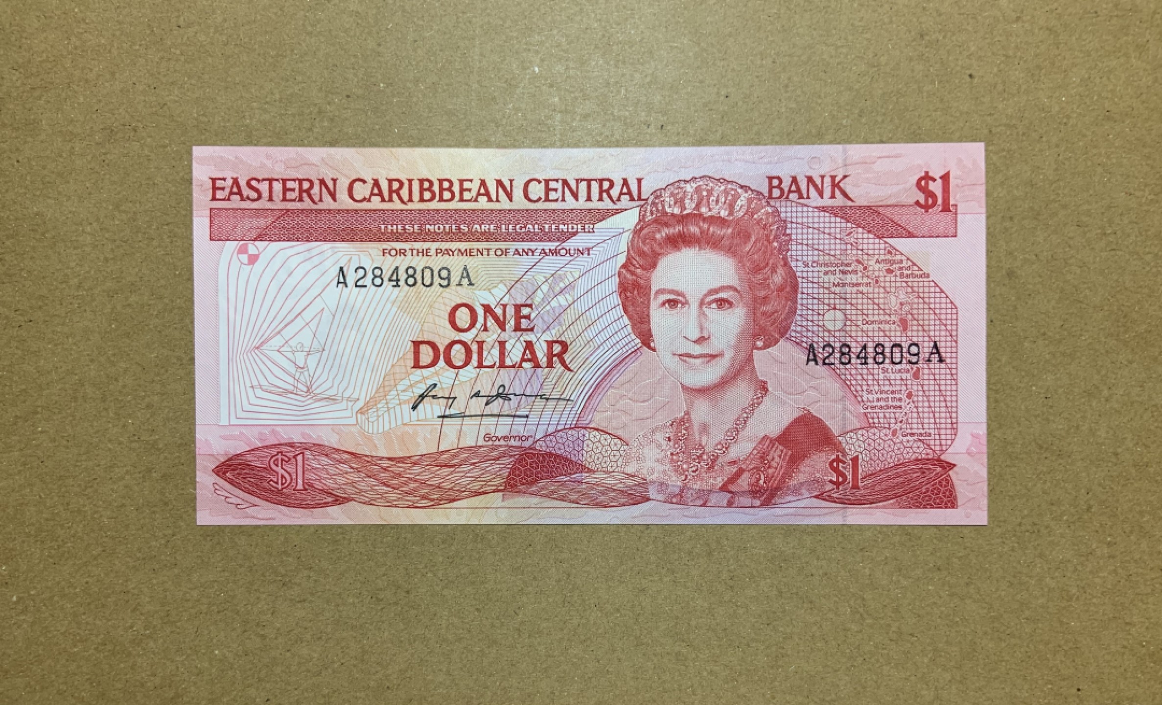 收藏联盟Quantum Auction 第206期拍卖 东加勒比(安提圭)1986年1元 品相全新UNC 首发A冠 小彩背版