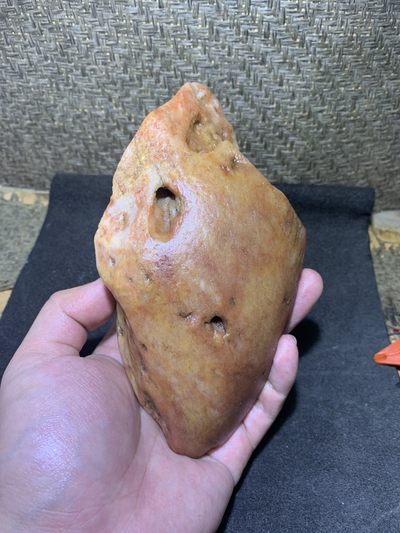 精美天然地表金丝玉红黄白三色籽料原石一块， - 精美天然地表金丝玉红黄白三色籽料原石一块，