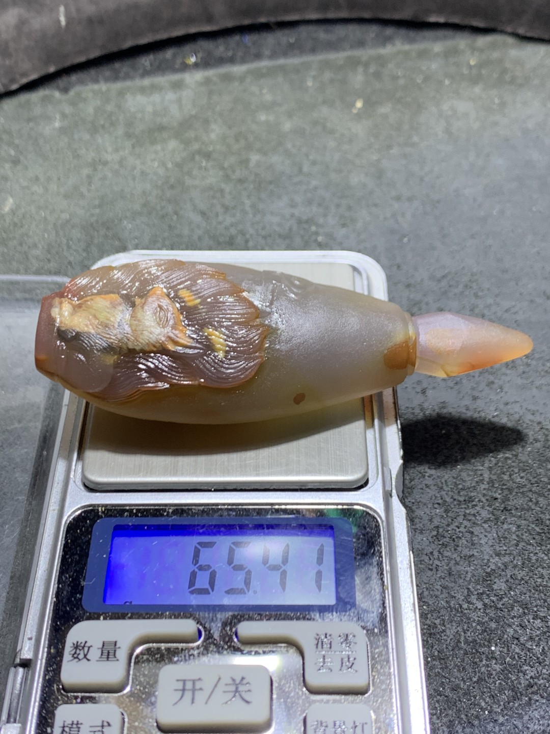 精美亚光法库玛瑙雕刻鼻烟壶型九尾灵狐把件(摆件)一个，