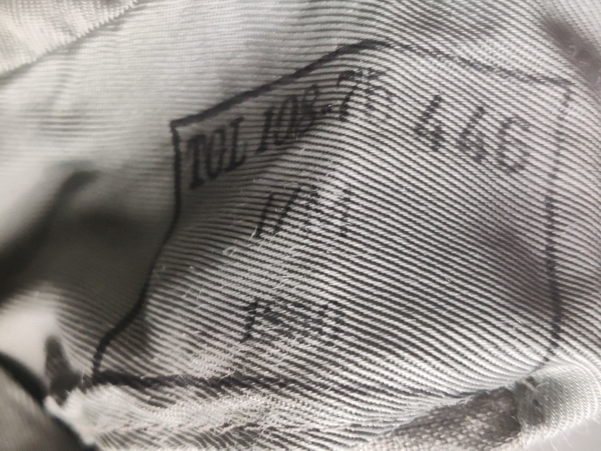 全场0元起拍 第12期 咸鱼国勋章拍卖专场 11月9日（周三）下午6：00开始 东德空军 早期小标 少校常服一套