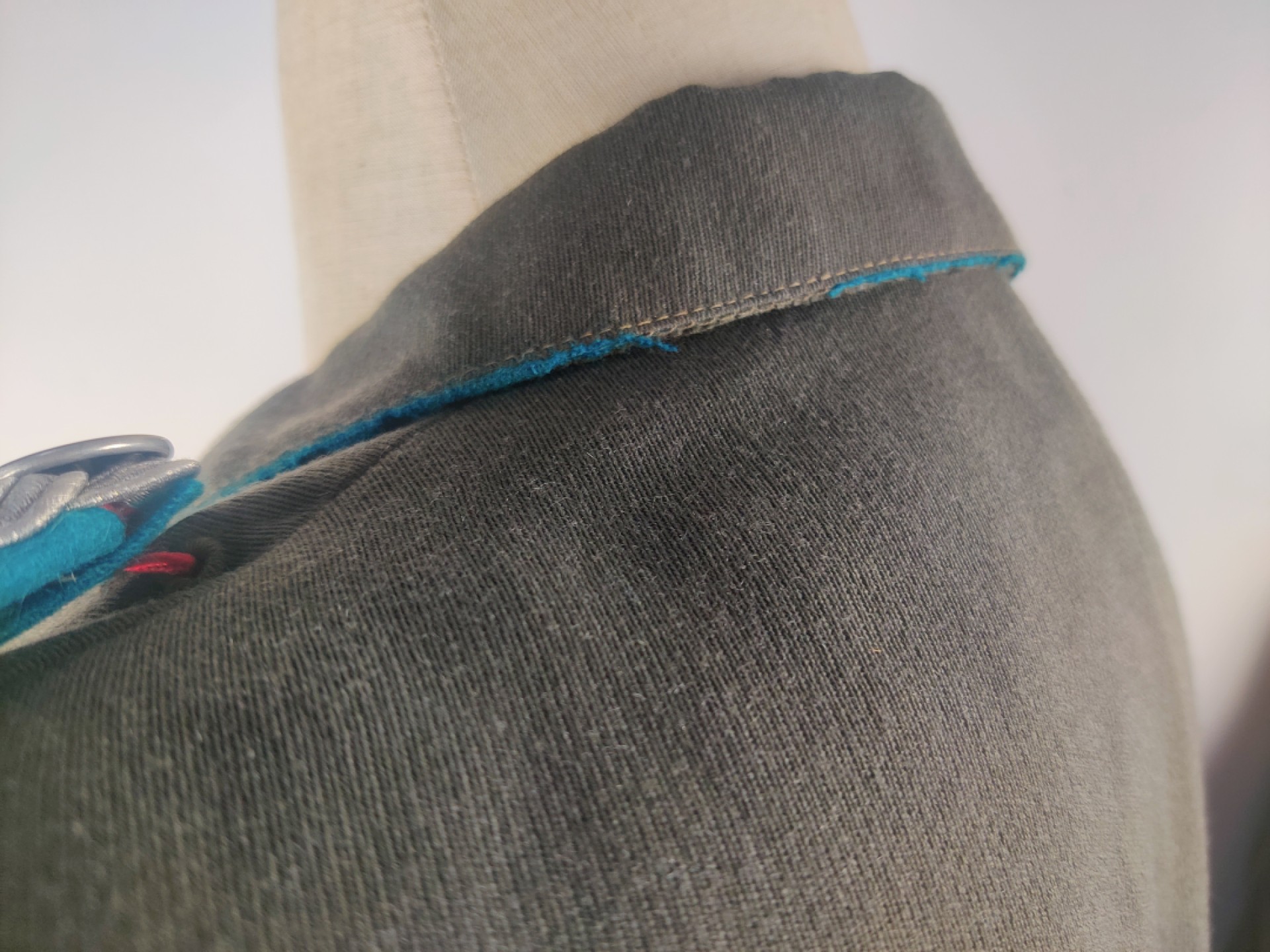 全场0元起拍 第12期 咸鱼国勋章拍卖专场 11月9日（周三）下午6：00开始 东德空军 早期小标 少校常服一套