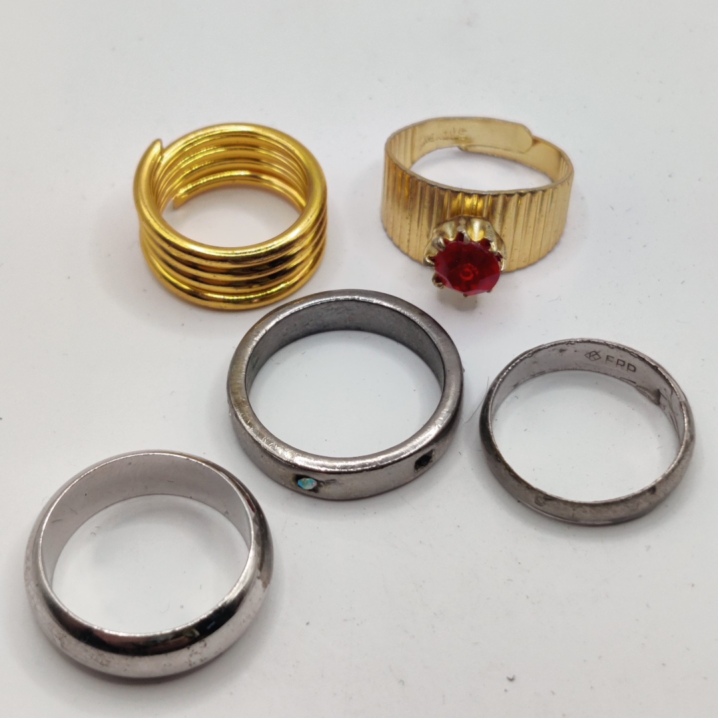 全场0元起拍 第12期 咸鱼国勋章拍卖专场 11月9日（周三）下午6：00开始 日本中古戒指一组五个