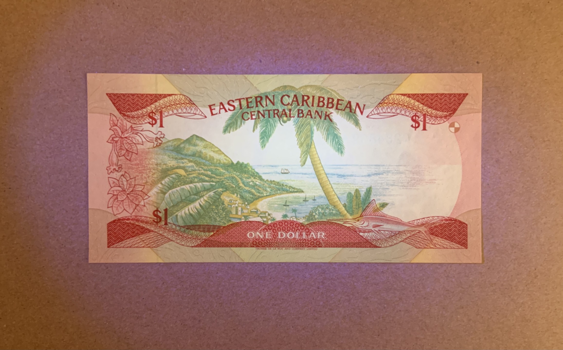 收藏联盟Quantum Auction 第206期拍卖 东加勒比(安提圭)1986年1元 品相全新UNC 首发A冠 小彩背版