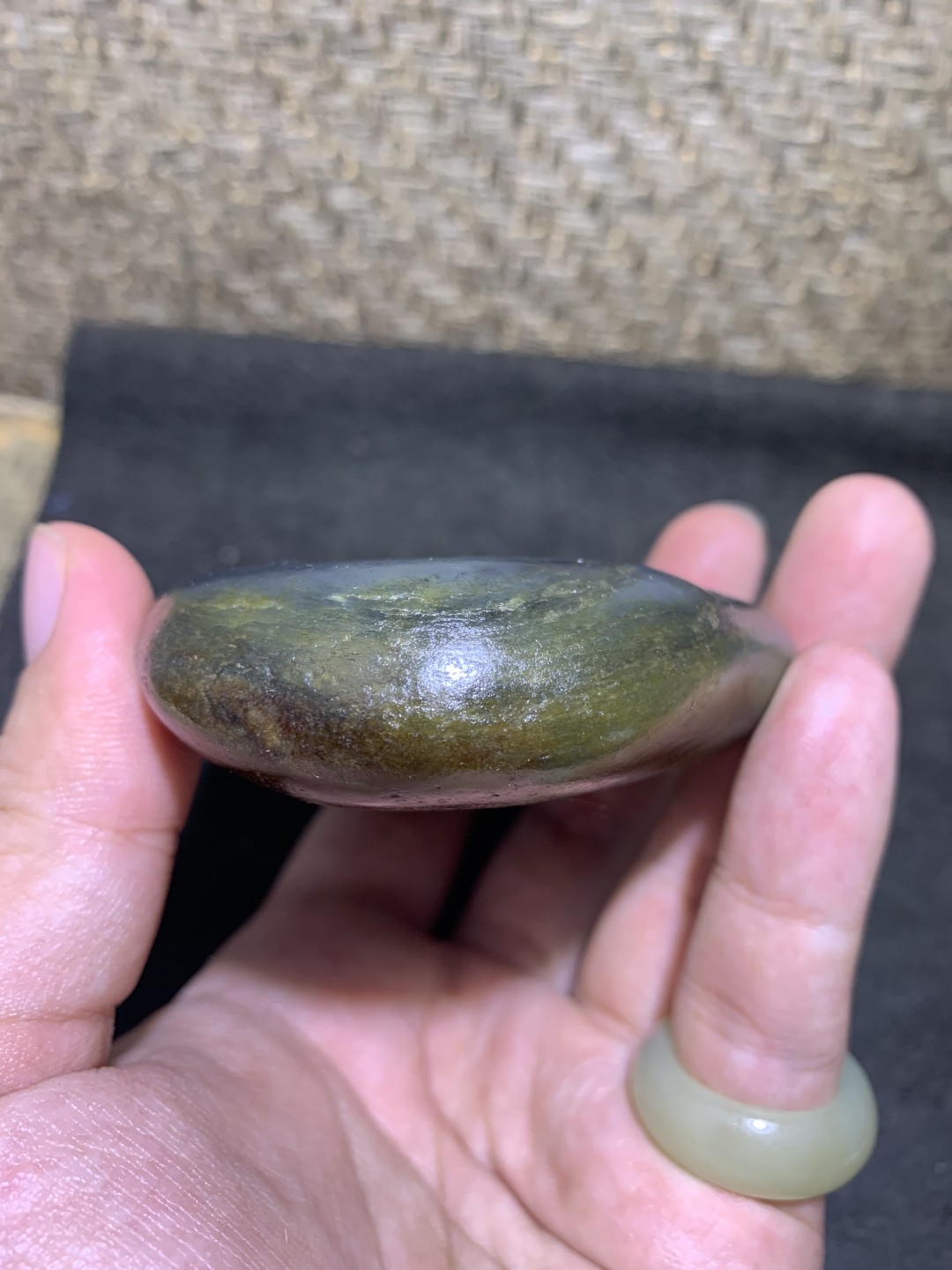 特色满皮青玉青花和田玉大把件独籽一颗，