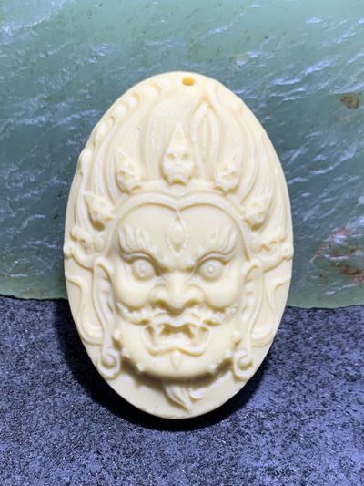精美高玉化金膏玉大黑天牌子一个， - 精美高玉化金膏玉大黑天牌子一个，