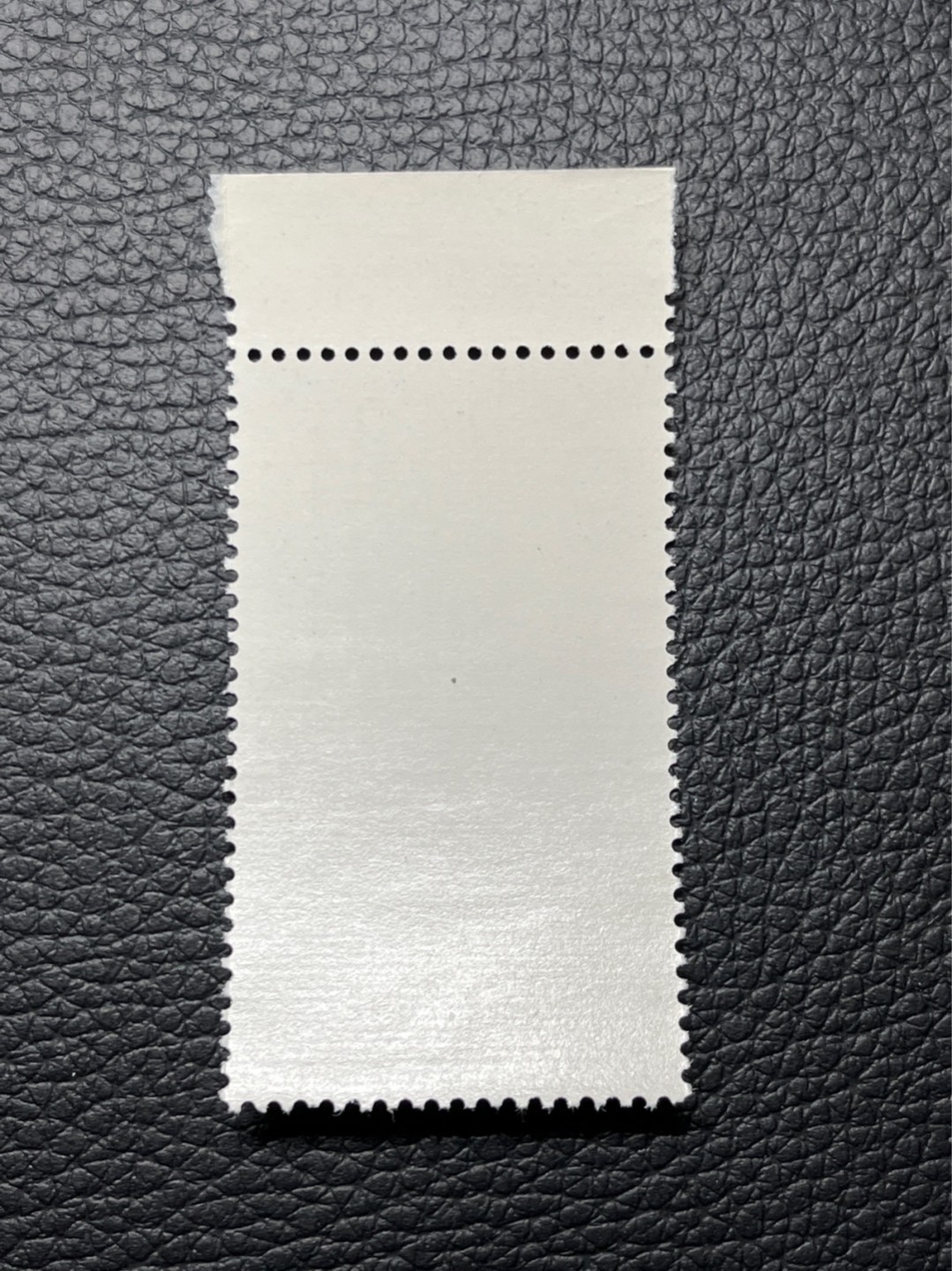 洪涛臻品 精选邮票限时拍卖第七十九期 特68新安江4-2盖销 ，数字➕厂名一枚，老纪特厂名稀缺货， 版撕全品，背胶雪白。解放初的经典票，整版撕开，面艳胶白，票挺洁净，齿孔完美，收藏评级两相宜。老纪特的版票资源十分稀缺难寻，机会来临时必须抓住。