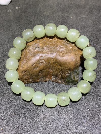 天然青海料和田玉老型桶珠手串一条， - 天然青海料和田玉老型桶珠手串一条，