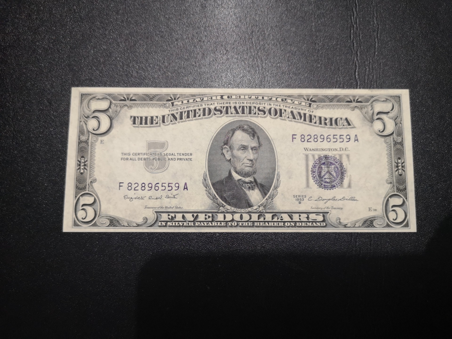 《外钞收藏家》第二百一十五期 1953年美国5美元 蓝库印 近全新 有潮 如图