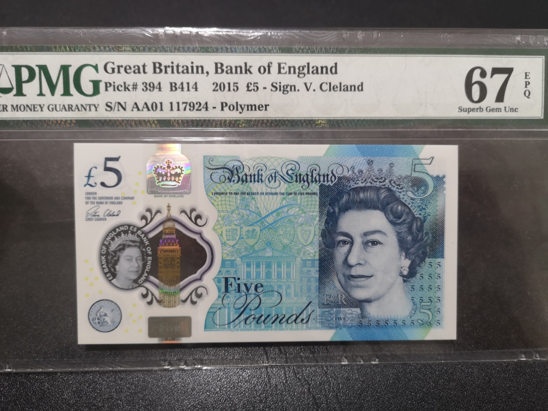 《外钞收藏家》第二百一十五期 2015年英国最新版5镑 AA01首发冠 PMG67