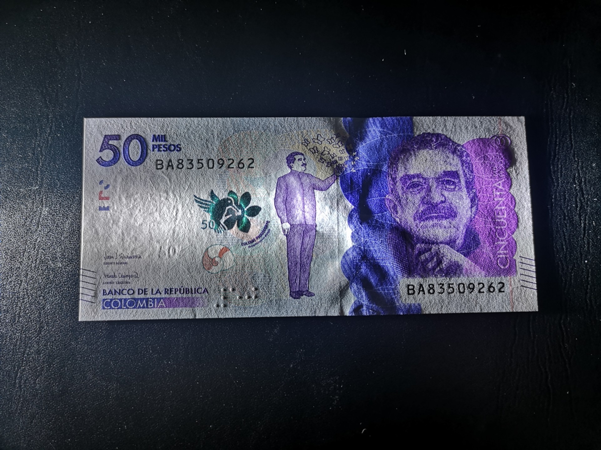 《外钞收藏家》第二百一十五期 2017年哥伦比亚50000 无47 全新UNC