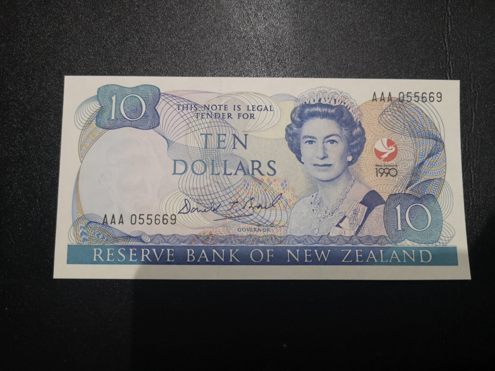 《外钞收藏家》第二百一十五期 1990年新西兰10刀 全新UNC AAA冠 无47靓号