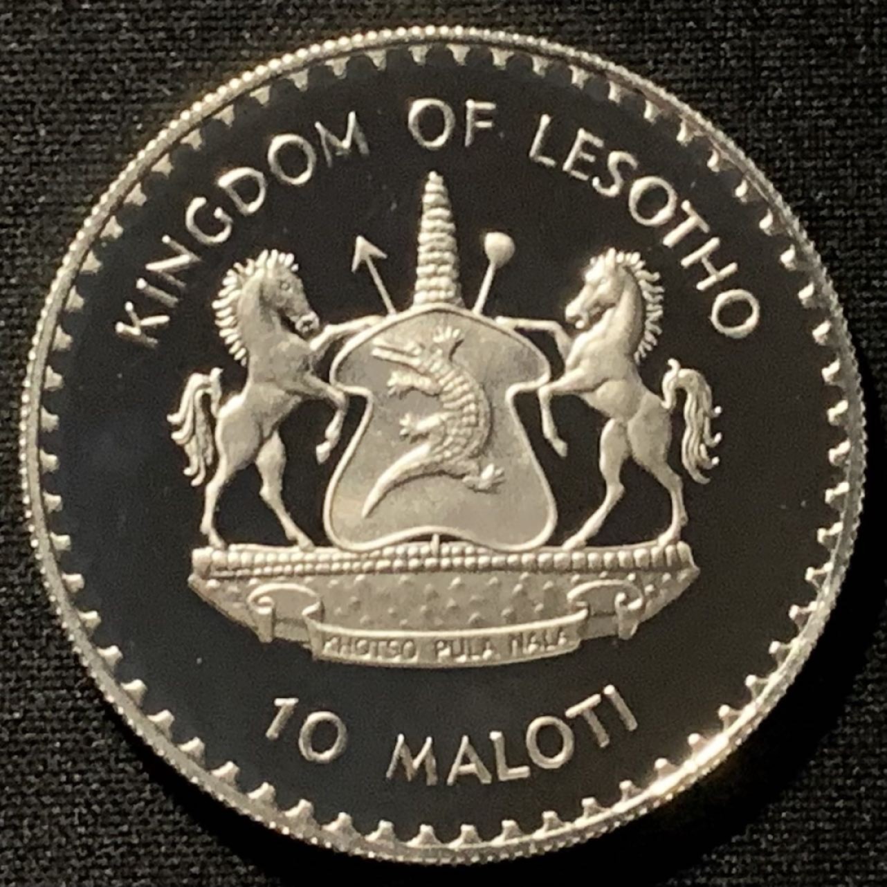 紫瑗钱币——第227期拍卖 莱索托 1982年 西班牙世界杯 争球 10马洛蒂 23.33克 0.925银 精制 德国原装卡