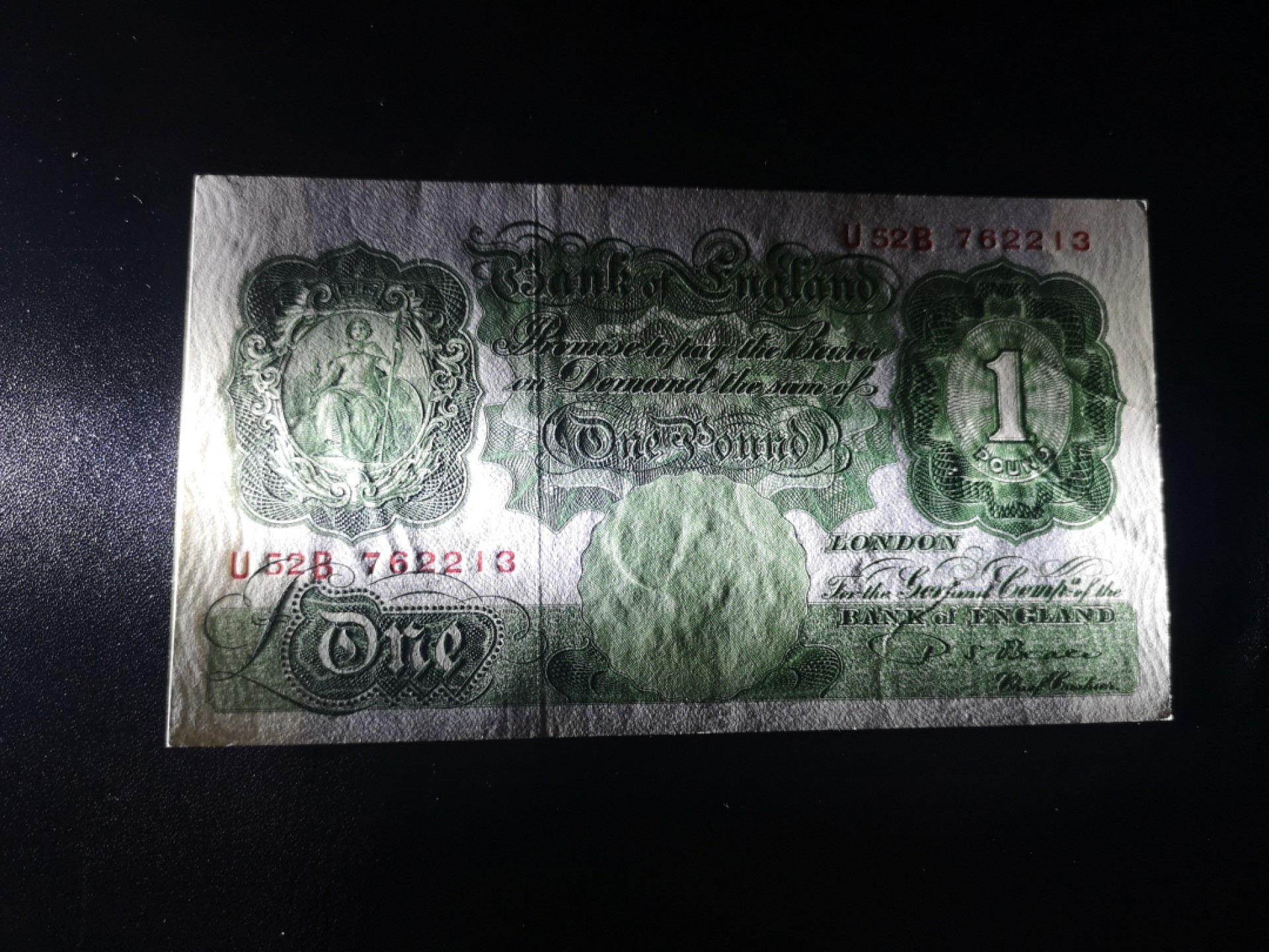 《外钞收藏家》第二百一十五期 英国A序列1镑 近全新 角不好 有潮