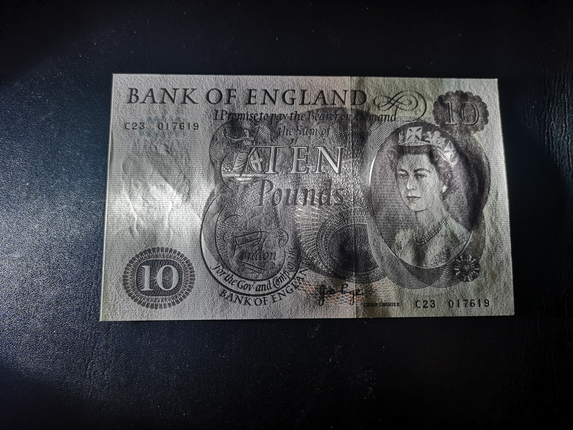 《外钞收藏家》第二百一十五期 英国C序列10镑 全新UNC