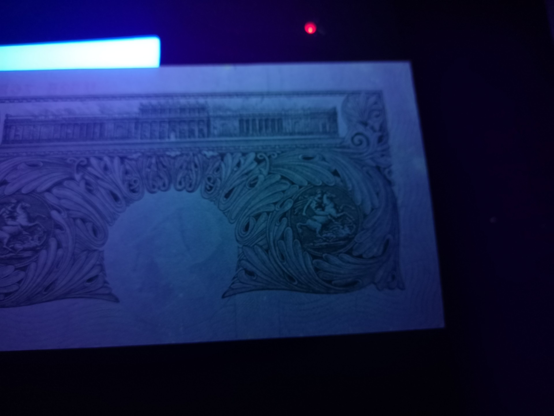 《外钞收藏家》第二百一十五期 英国A序列1镑 近全新 角不好 有潮