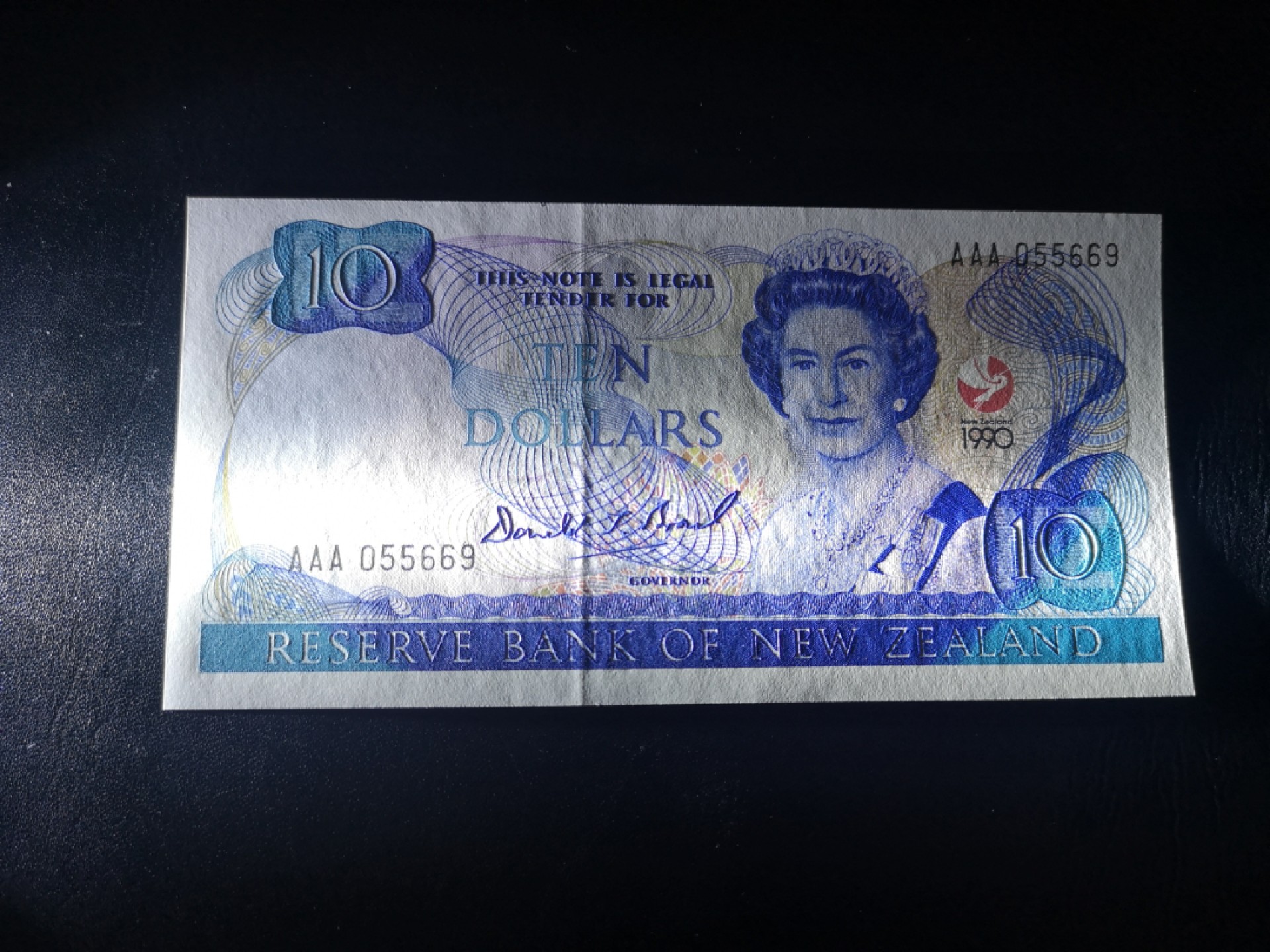 《外钞收藏家》第二百一十五期 1990年新西兰10刀 全新UNC AAA冠 无47靓号
