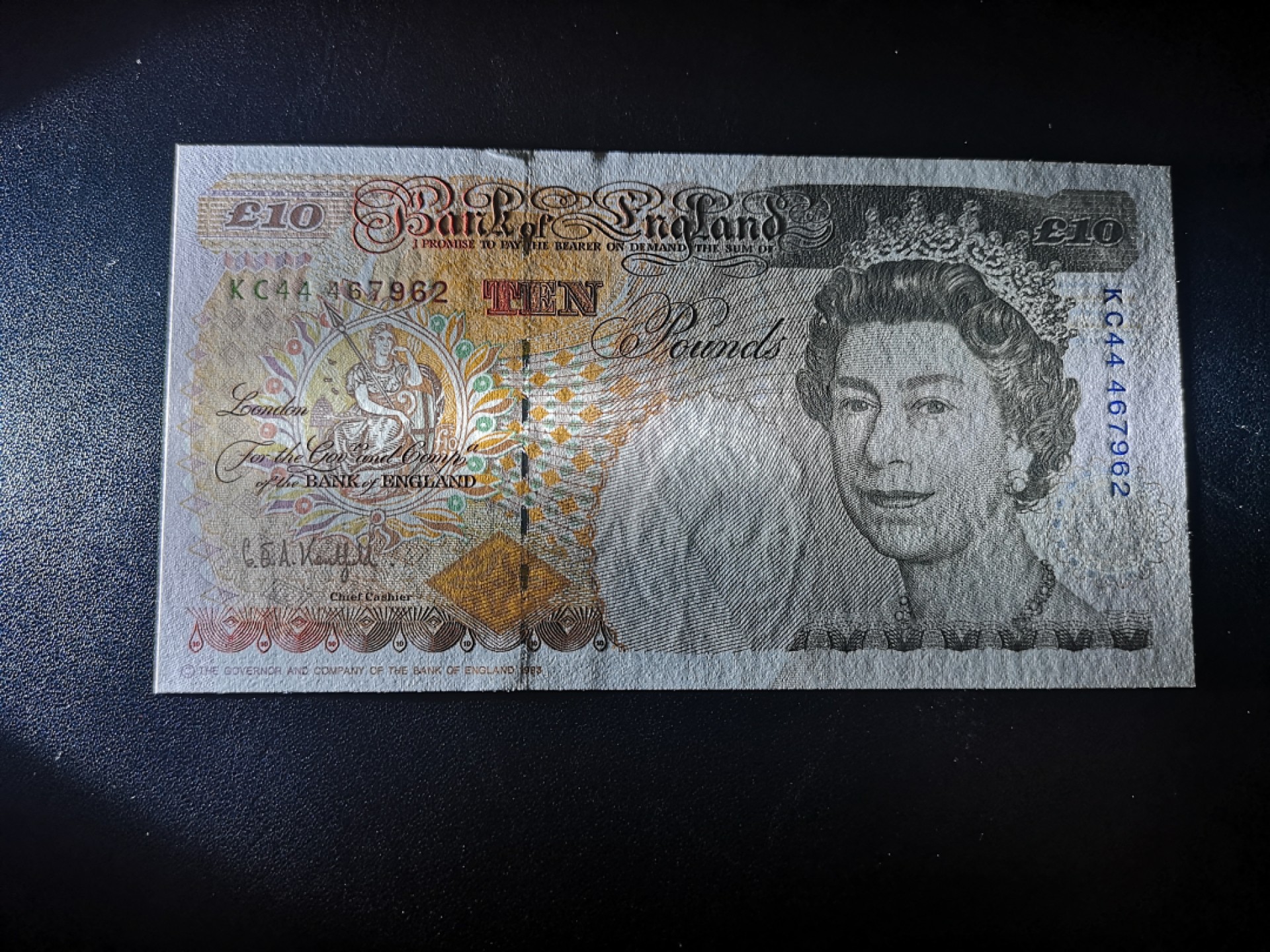 《外钞收藏家》第二百一十五期 英国E序列10镑 全新UNC 狄更斯