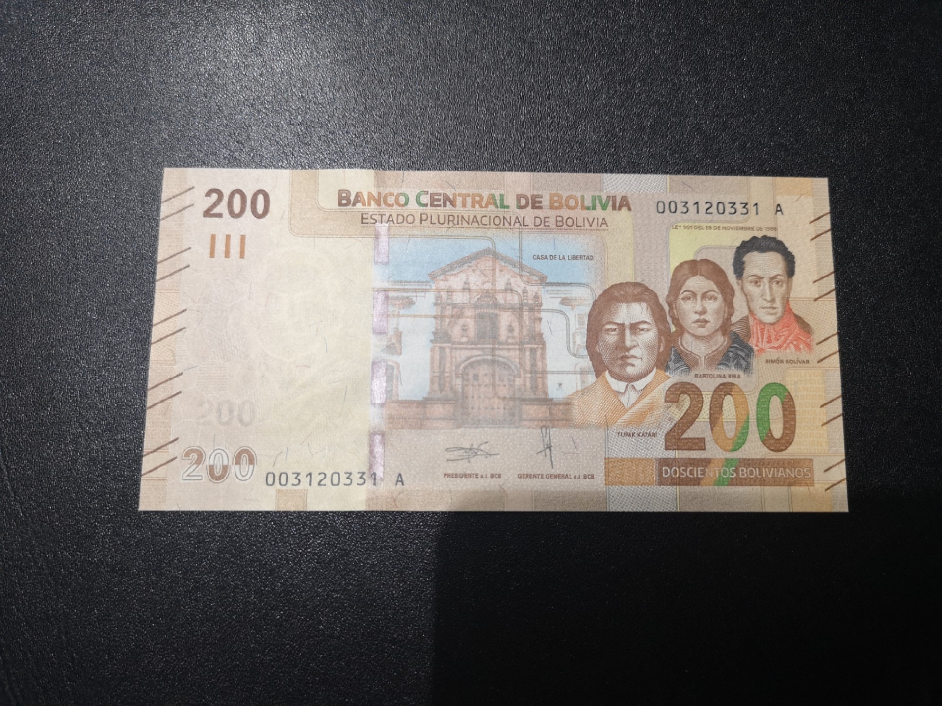 《外钞收藏家》第二百一十五期 玻利维亚200 A冠初版 HSP获奖钞 全新UNC