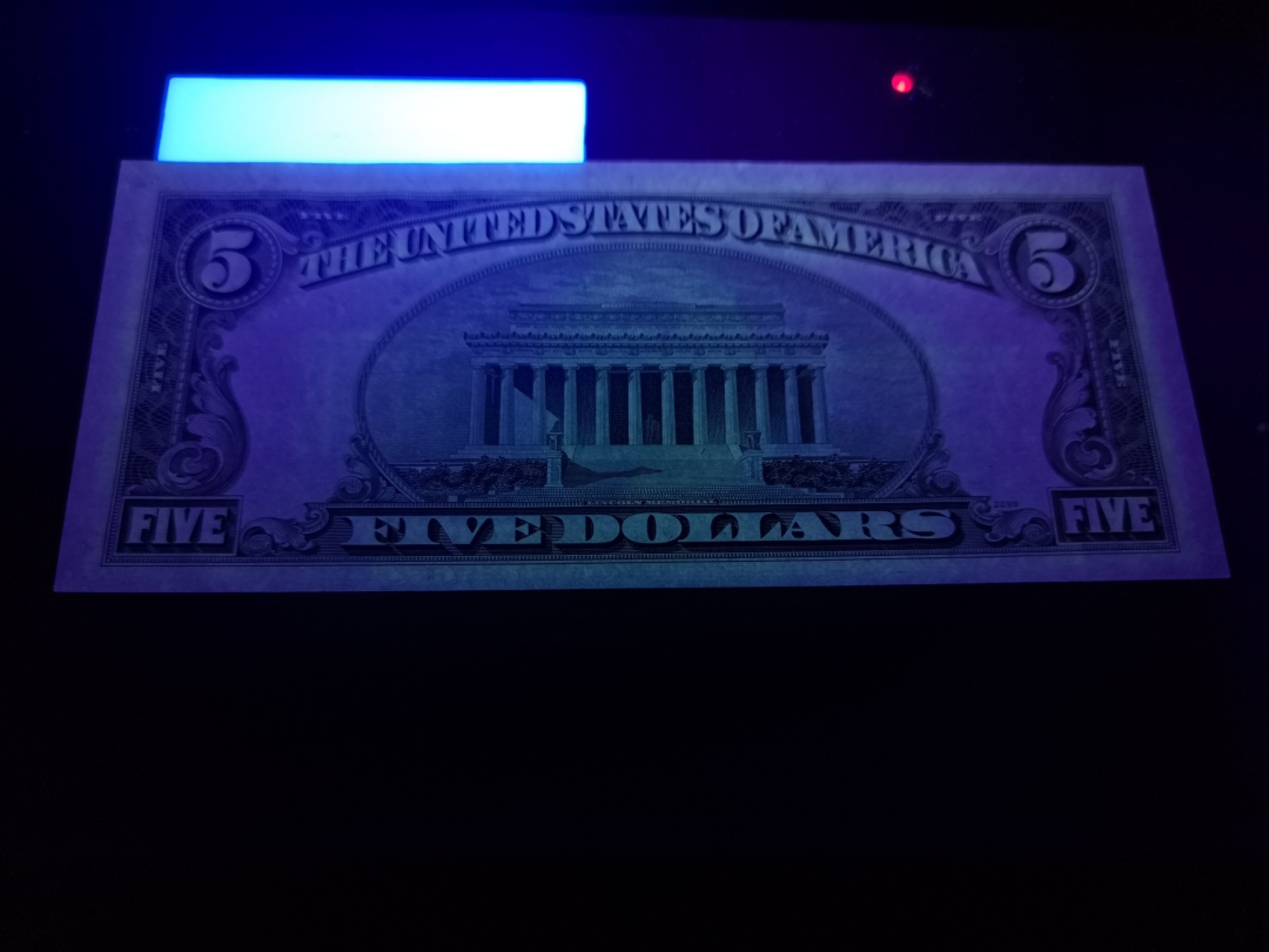 《外钞收藏家》第二百一十五期 1953年美国5美元 蓝库印 近全新 有潮 如图