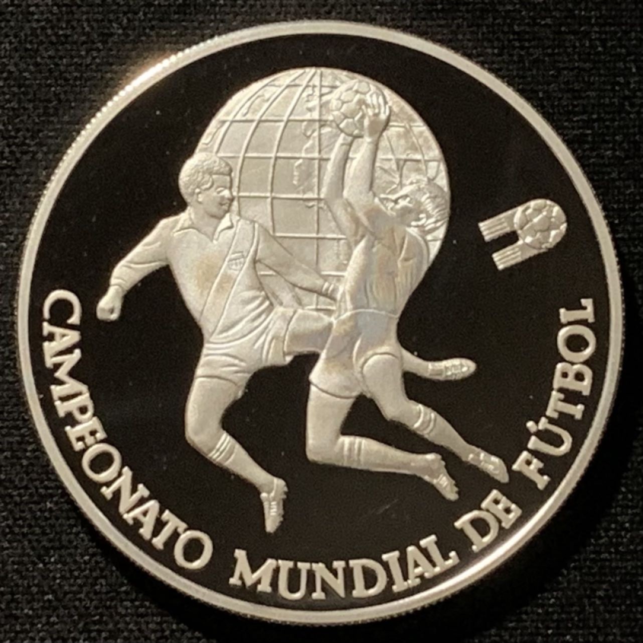 紫瑗钱币——第227期拍卖 秘鲁 1982年 西班牙世界杯 扑救 5000索尔 23.37克 0.925银 精制 德国原装卡