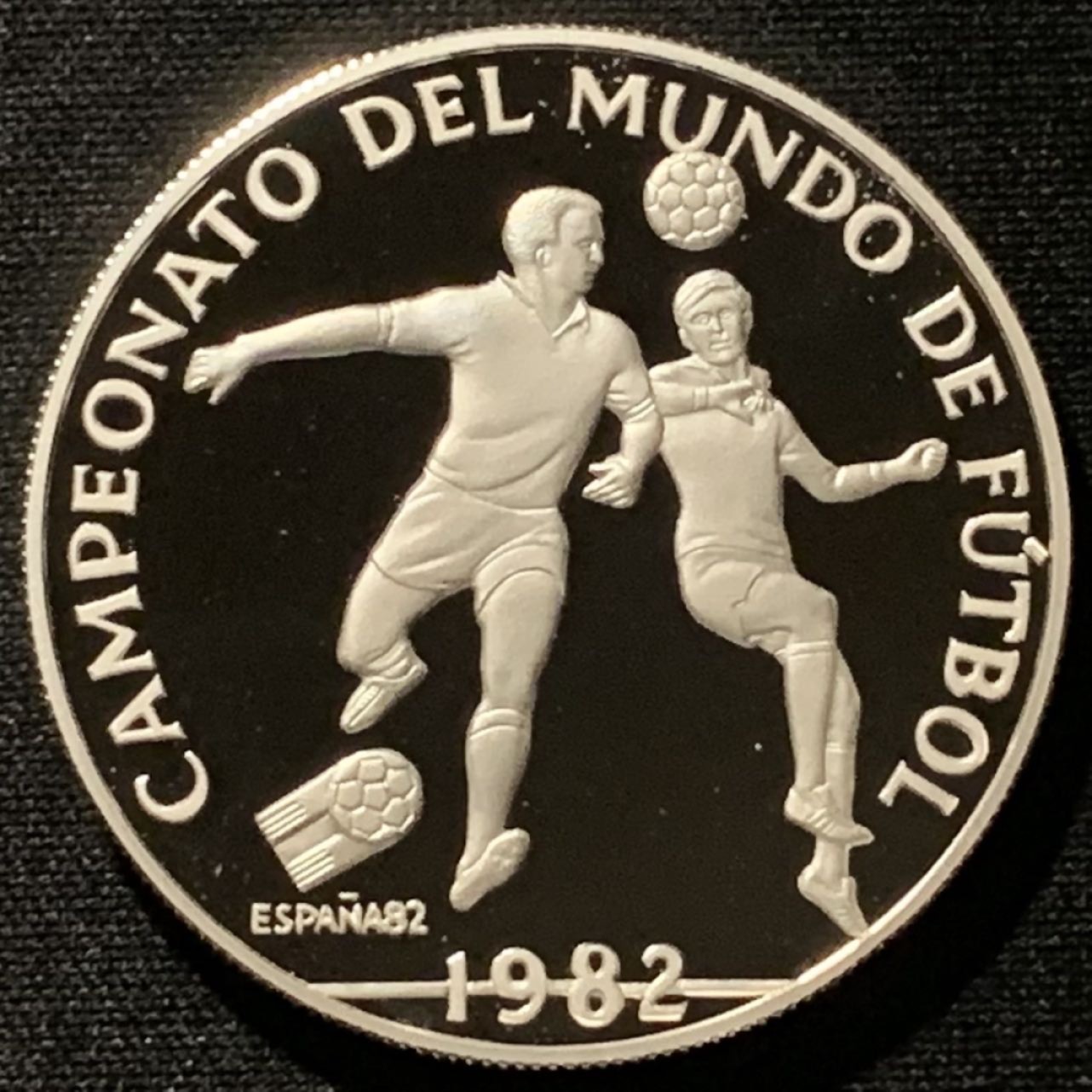 紫瑗钱币——第227期拍卖 巴拿马 1982年 西班牙世界杯 争球 10巴波亚 26.5克 0.5银 精制 德国原装卡