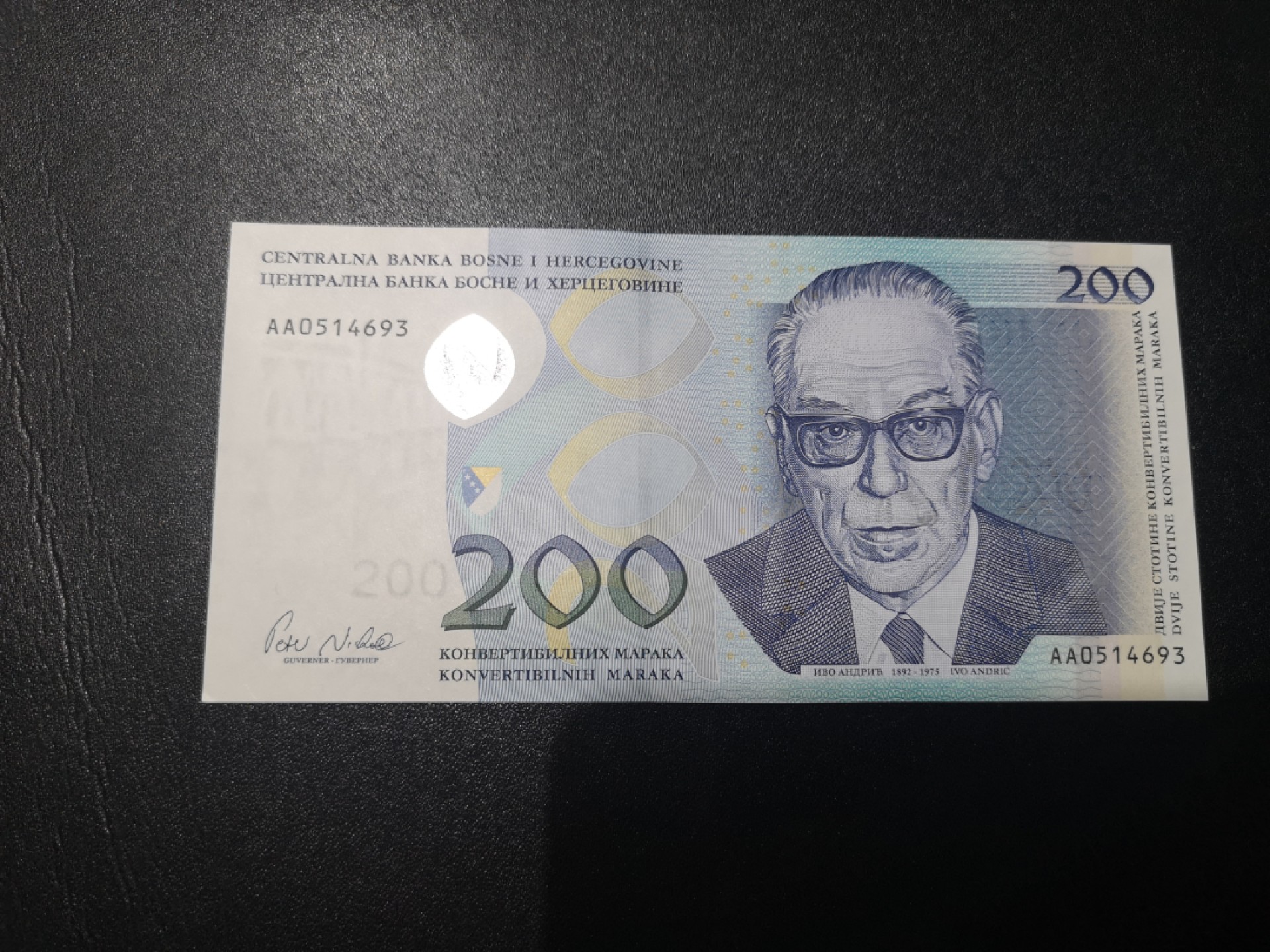 《外钞收藏家》第二百一十五期 2002年波黑200马克 AA冠 全新UNC