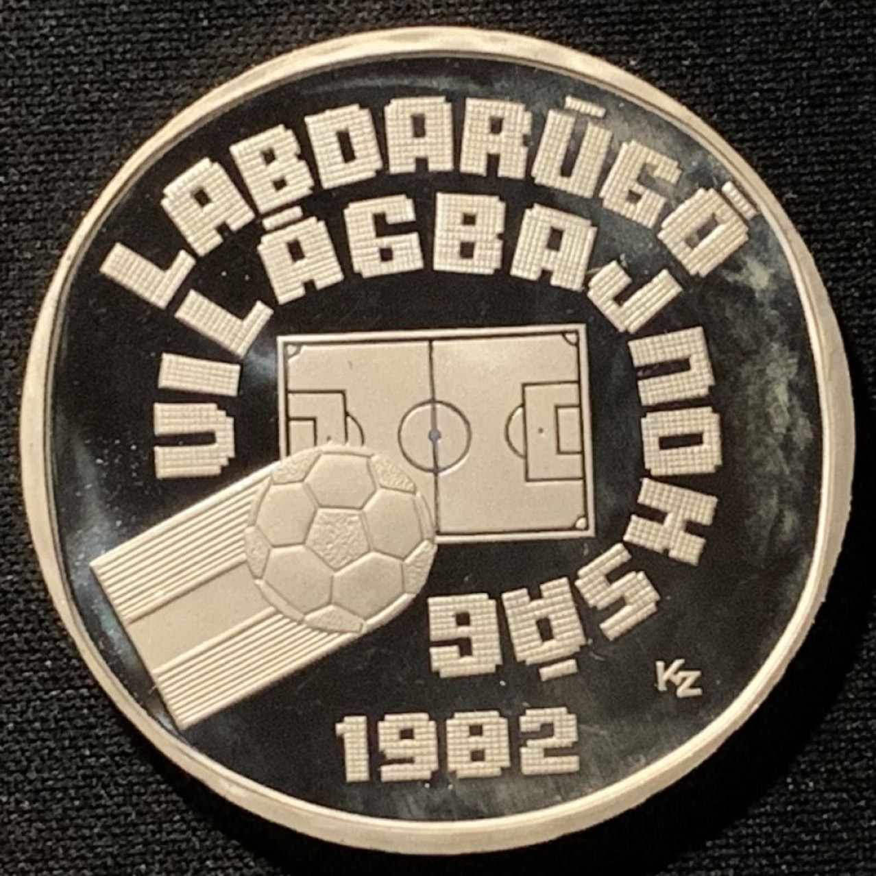 紫瑗钱币——第227期拍卖 匈牙利 1981年 西班牙世界杯 带球 500福林 28克 0.64银 精制 德国原装卡