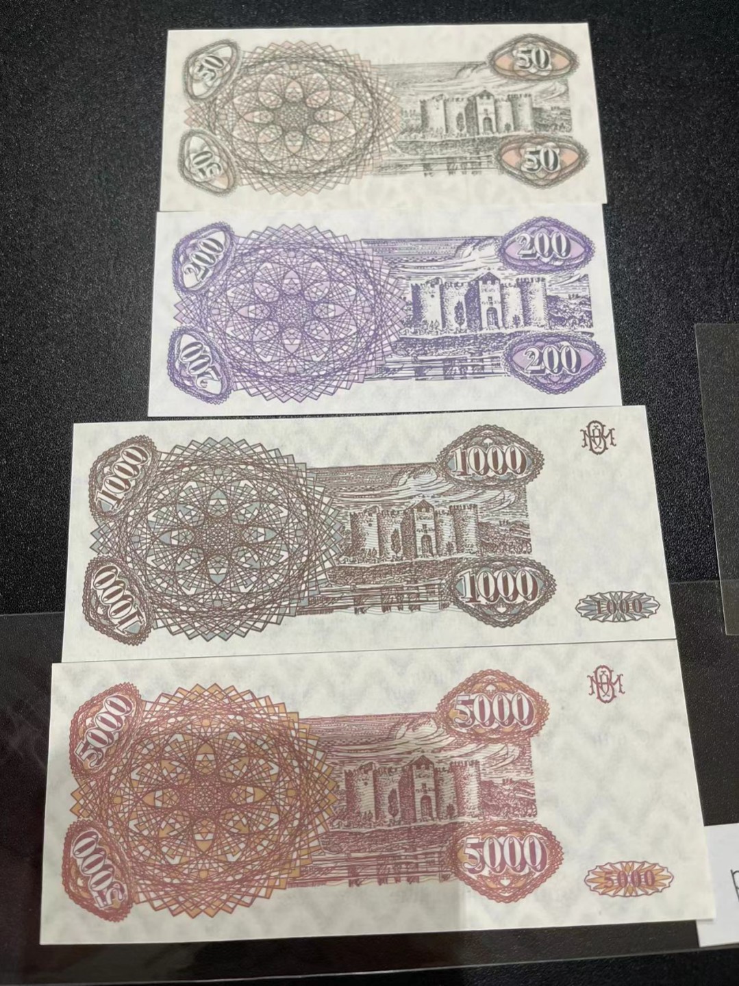《外钞收藏家》第二百一十六期 摩尔多瓦第一套纸币，全套4枚，50-5000库邦	P1-4 全新UNC