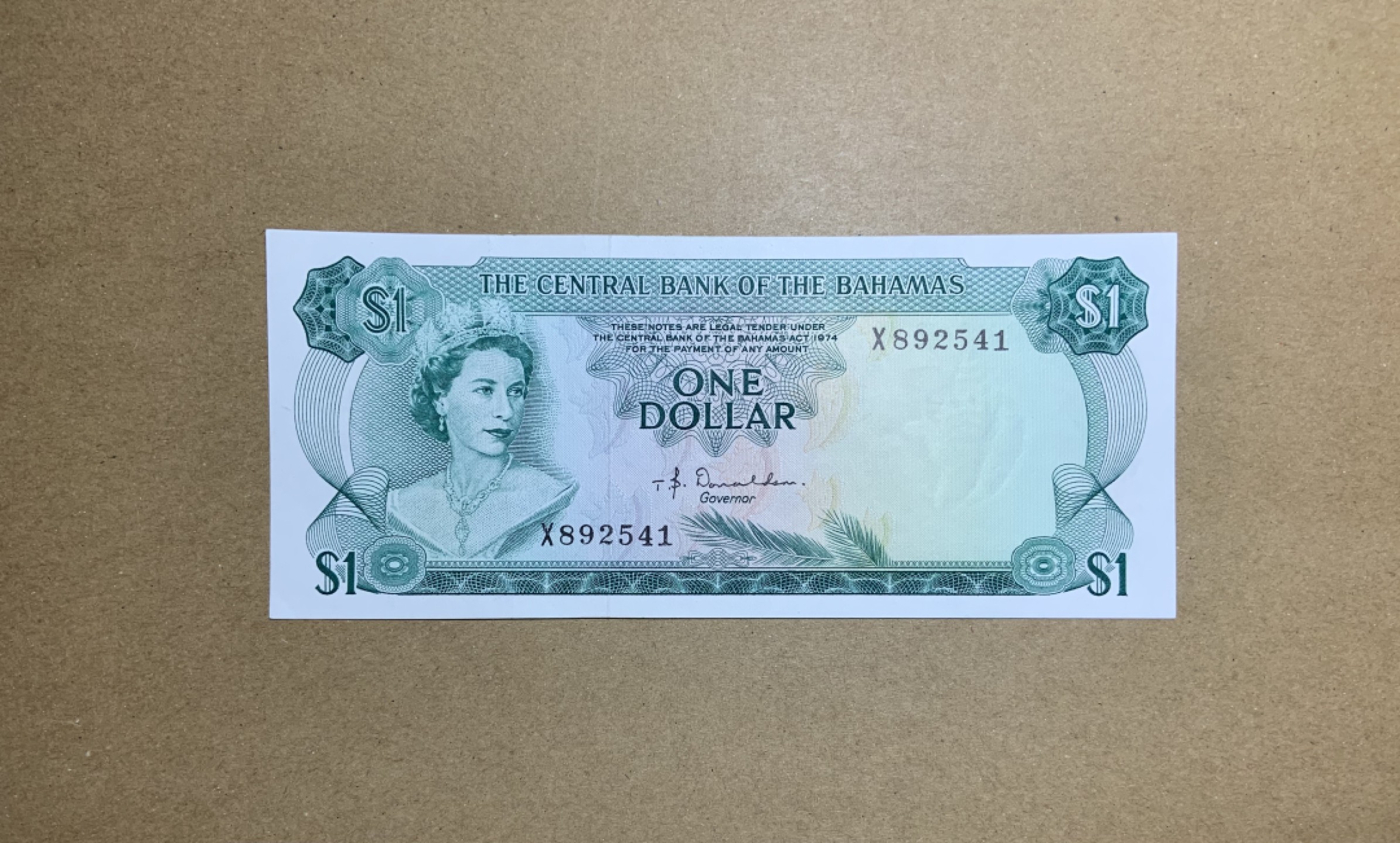 收藏联盟Quantum Auction 第207期拍卖 巴哈马1974年1元 品相AU 德纳罗彩背 热带鱼