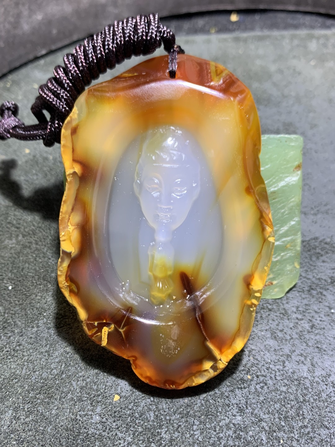 重器天然马达加斯加原皮玛瑙雕刻一心向佛牌子一块，