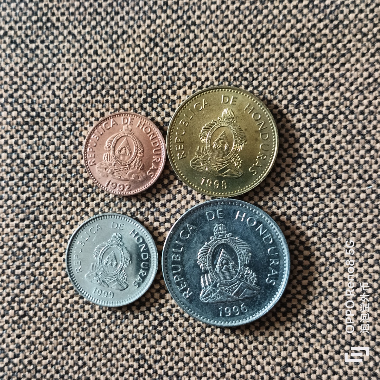 泡泡堂微拍第二十五幕精品硬币捡漏专场👿👿，零佣金，零押金，累计满二十元包邮 洪都拉斯一套新版。