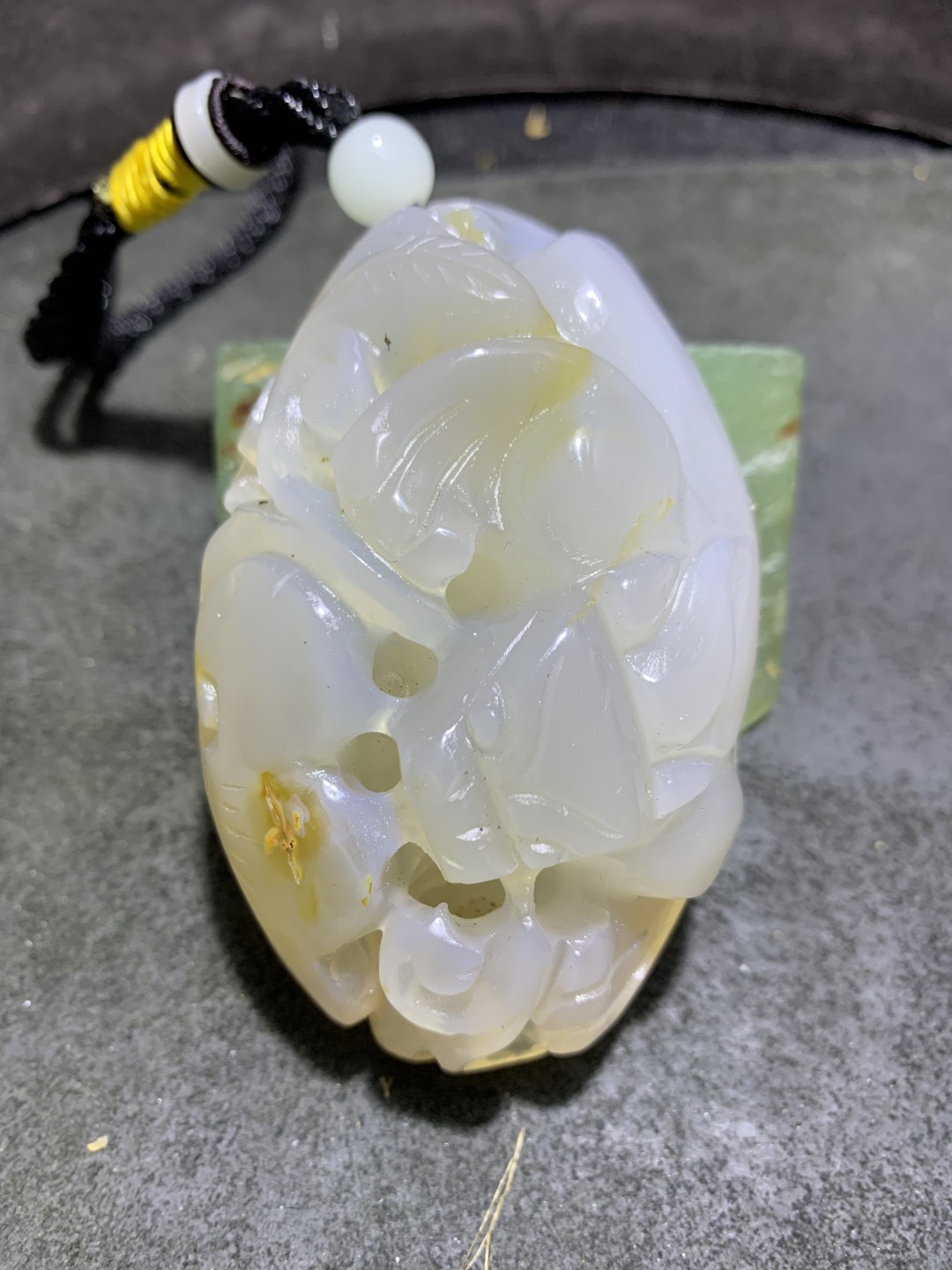 重器天然马达加斯加冰透高玉化原皮玛瑙镂空雕刻招财貔貅把件一个，