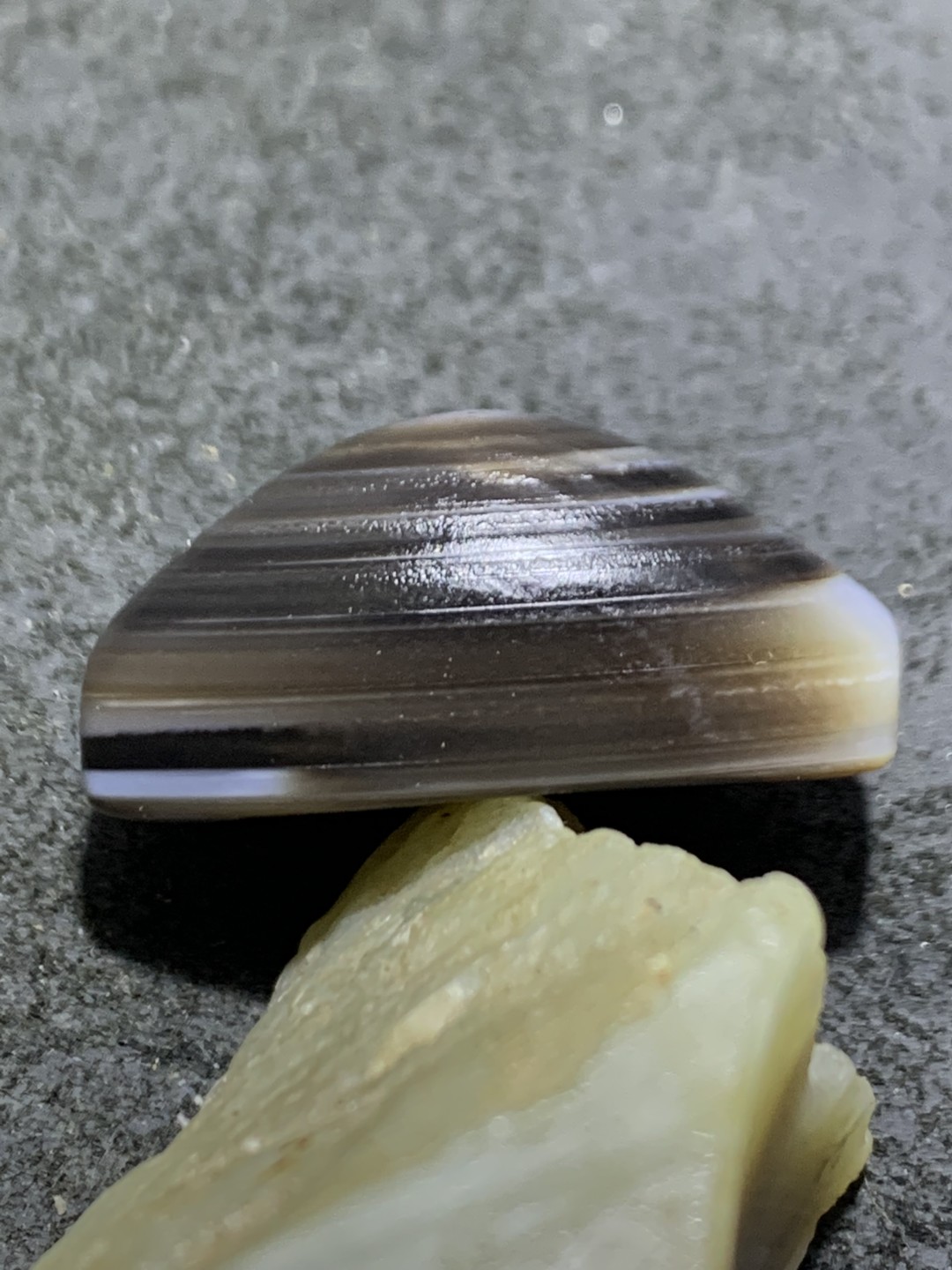 精美风化纹随形药师玛瑙羊眼板珠一个，