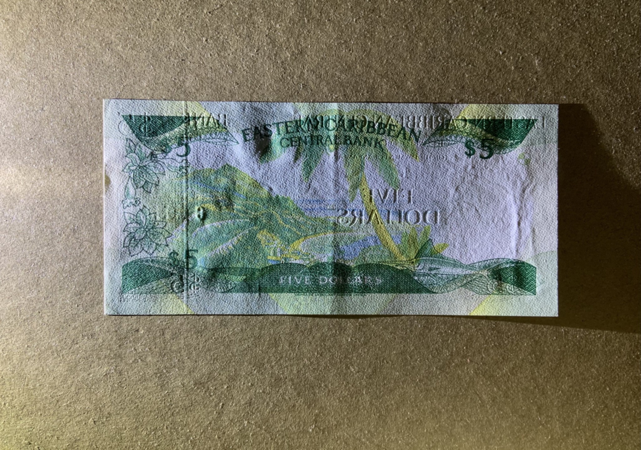 收藏联盟Quantum Auction 第207期拍卖 东加勒比地区国家(卢西亚)1986-88年5元 品相AU 小彩背版