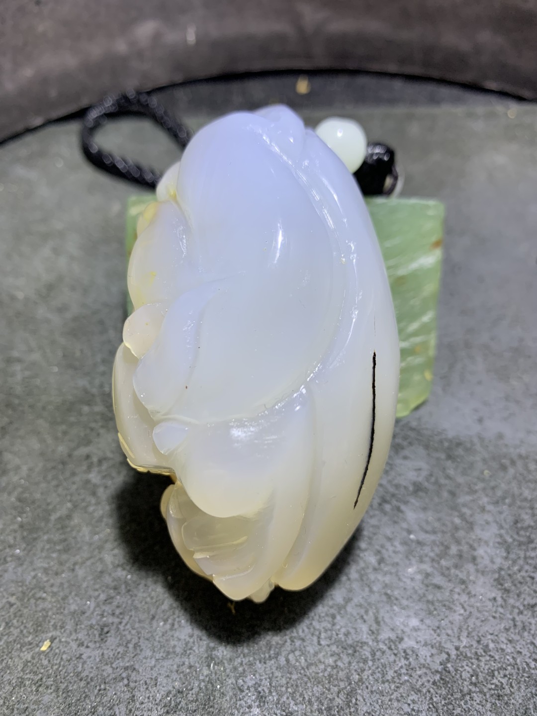 重器天然马达加斯加冰透高玉化原皮玛瑙镂空雕刻招财貔貅把件一个，
