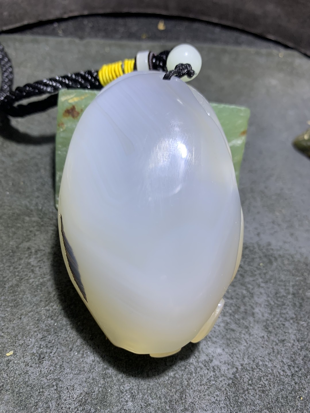 重器天然马达加斯加冰透高玉化原皮玛瑙镂空雕刻招财貔貅把件一个，