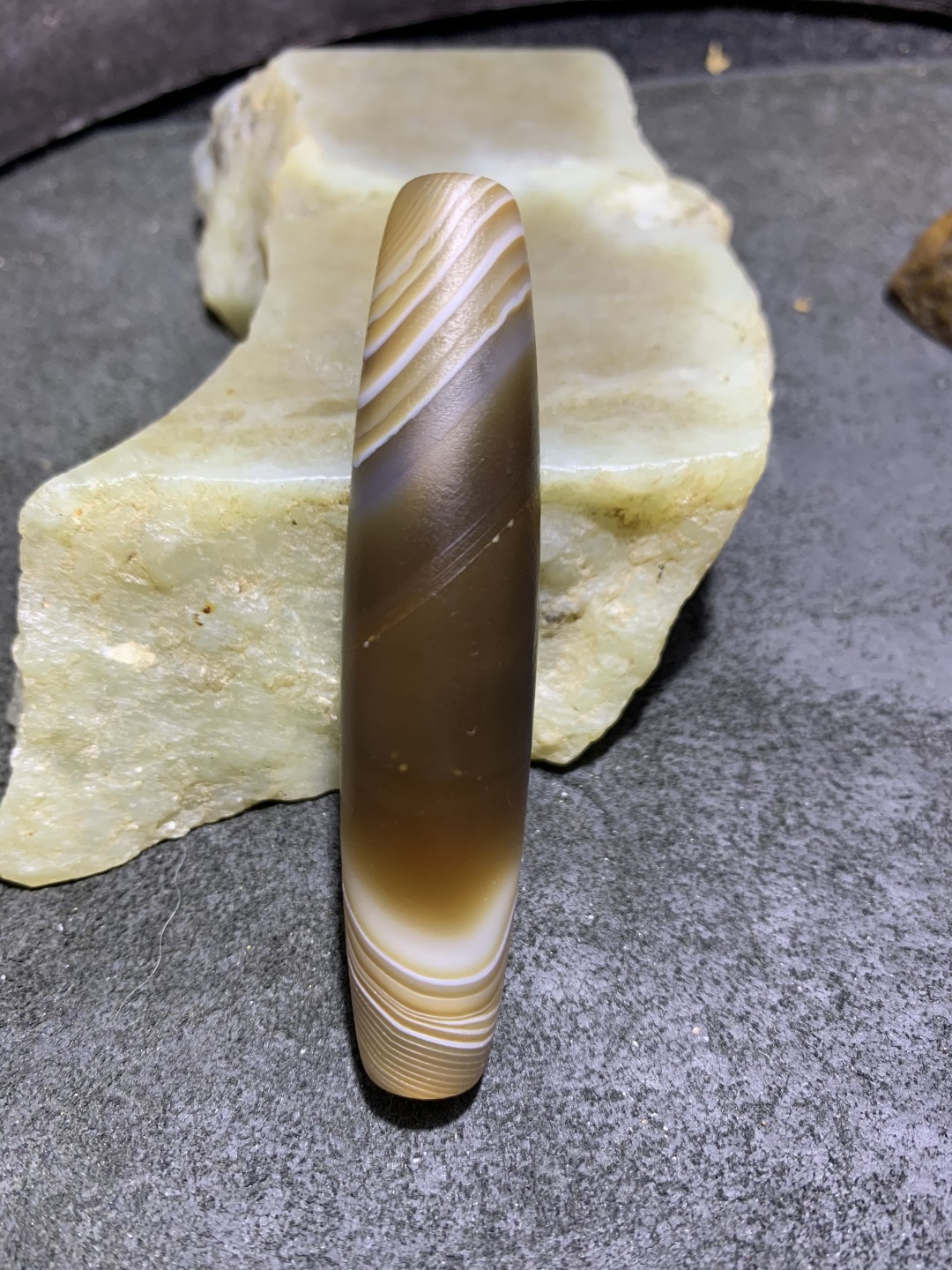 精美风化千层纹缠丝玛瑙大桶珠一颗，