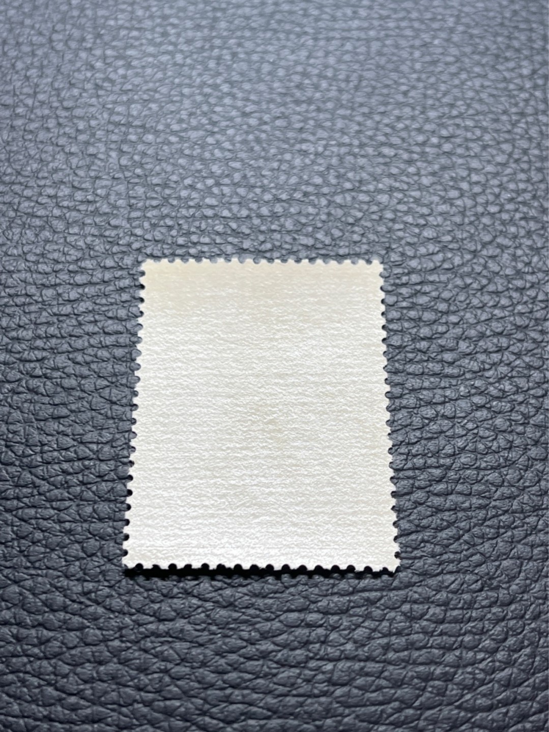 洪涛臻品 精选邮票限时拍卖第八十期 【评级推荐】特63青铜器  8-1新票一枚，版撕全品嘎嘎绝，齿孔饱满圆润，白胶润泽无任何瑕疵，ASG评级搏分首选，包OG。末图成交价做参考