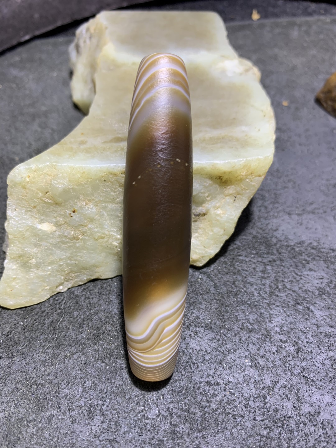 精美风化千层纹缠丝玛瑙大桶珠一颗，