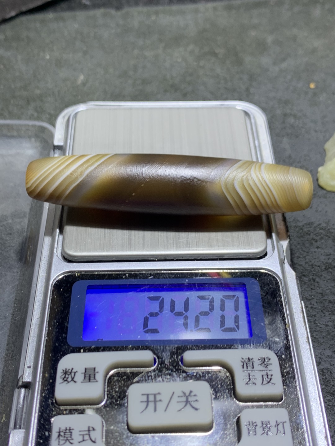 精美风化千层纹缠丝玛瑙大桶珠一颗，