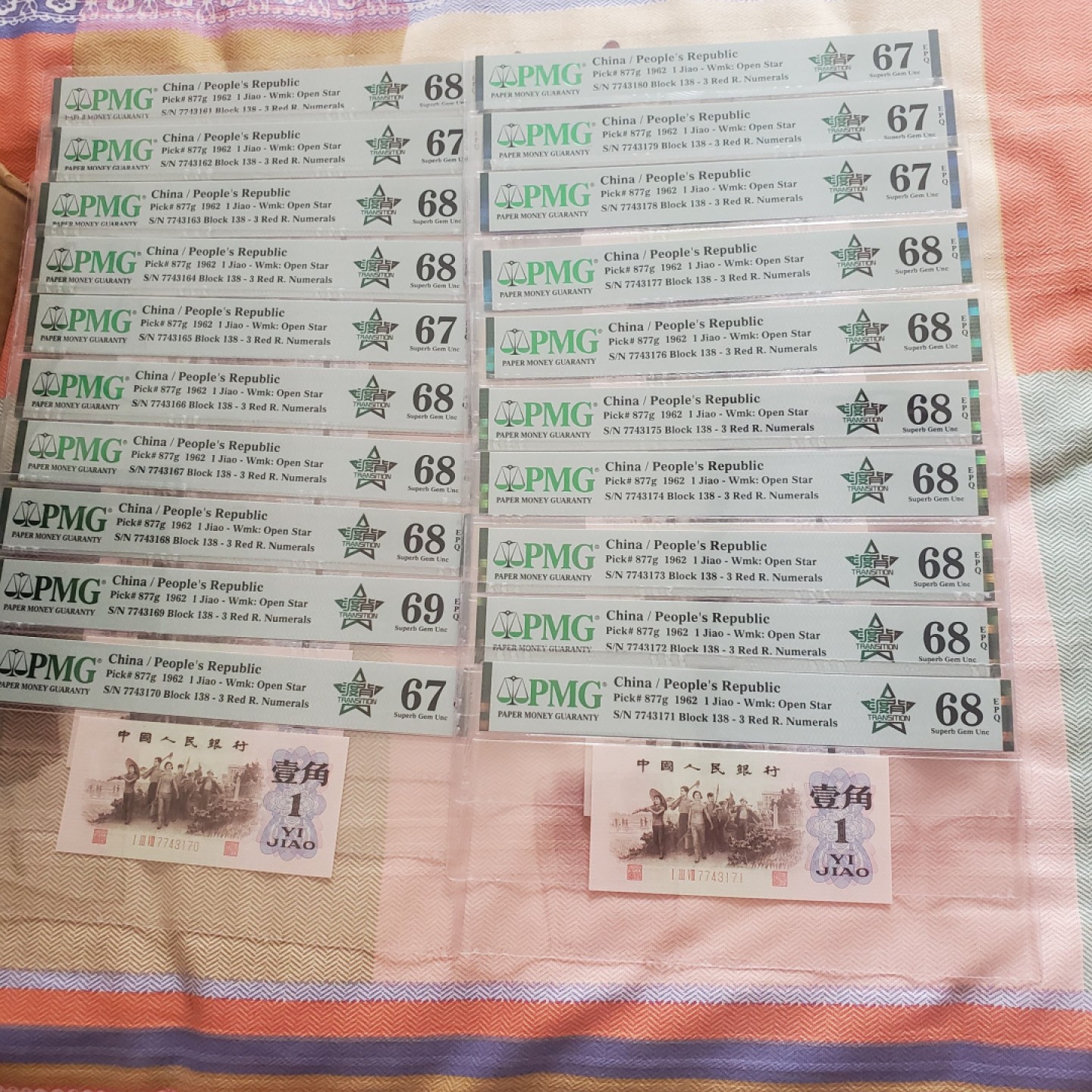 ⭐⭐⭐四星渡背红三凸刀，整刀pmg评级，非常难得的一刀一张66分都没有太难得了，全网少见1张69分渡背，64张68分，35张67分渡背红三凸里面的大哥，离137最近的冠号，看看别人2星级别渡背卖多钱，