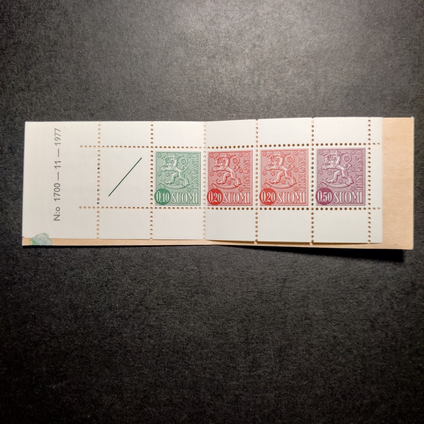 洪涛臻品 精选邮票限时拍卖第八十期 资深玩家才见过的 1977-11芬兰较早期小本票 四枚新票齐全
