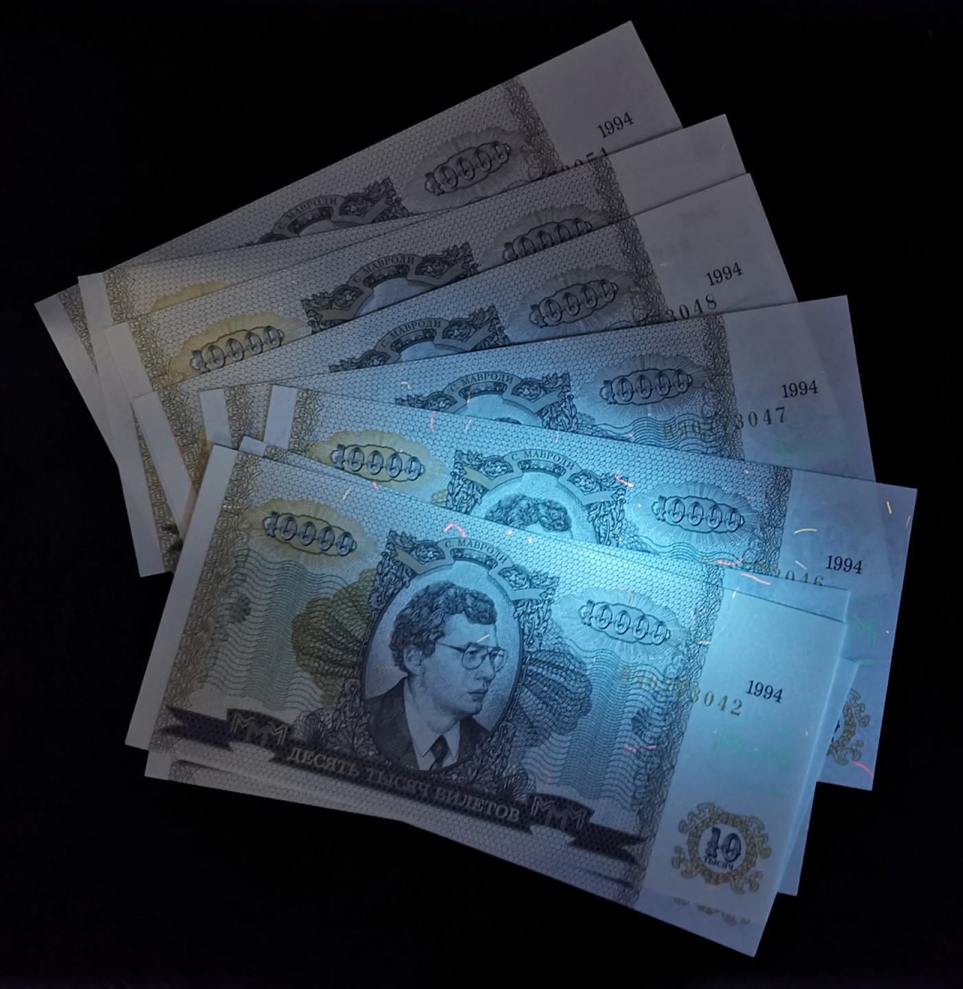 《张总收藏》79期——外币精品 (31张UNC俄罗斯MMM公司) 5张20卢布尾60-64；10张100卢布尾01-10；16张1万卢布尾42-56及其他号段1张 1994年版 均为满版水印