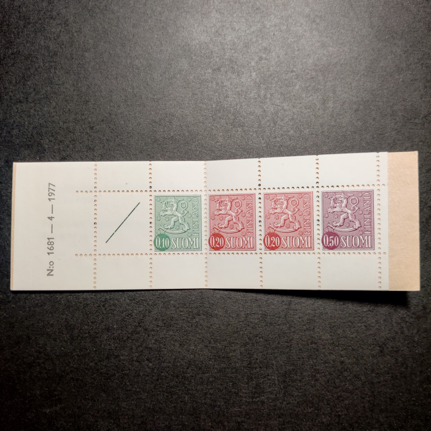 洪涛臻品 精选邮票限时拍卖第八十期 资深玩家才见过的 1977-4芬兰较早期小本票 四枚新票齐全
